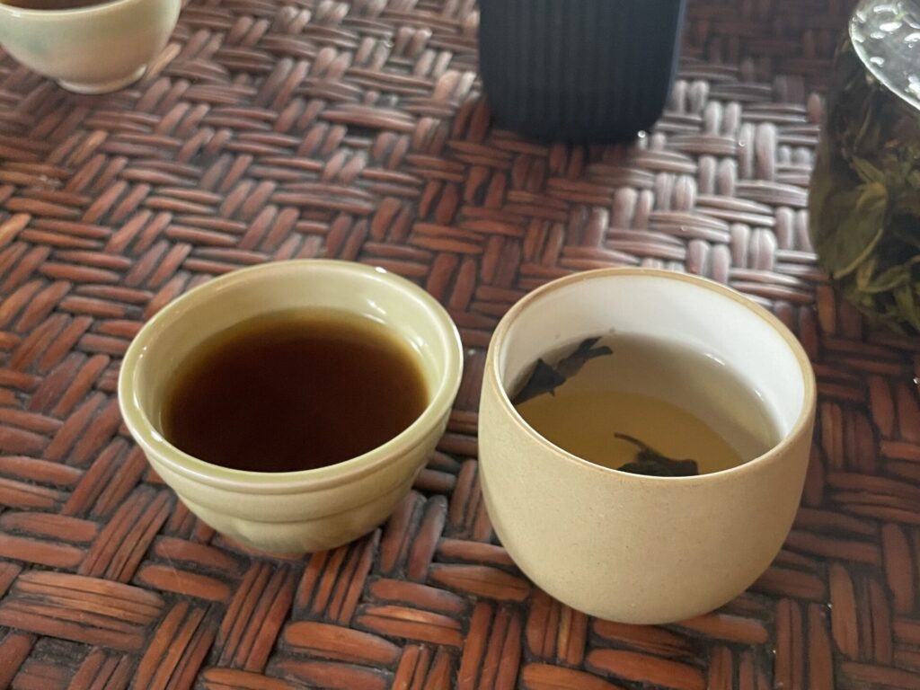 村で採れたコーヒーとお茶