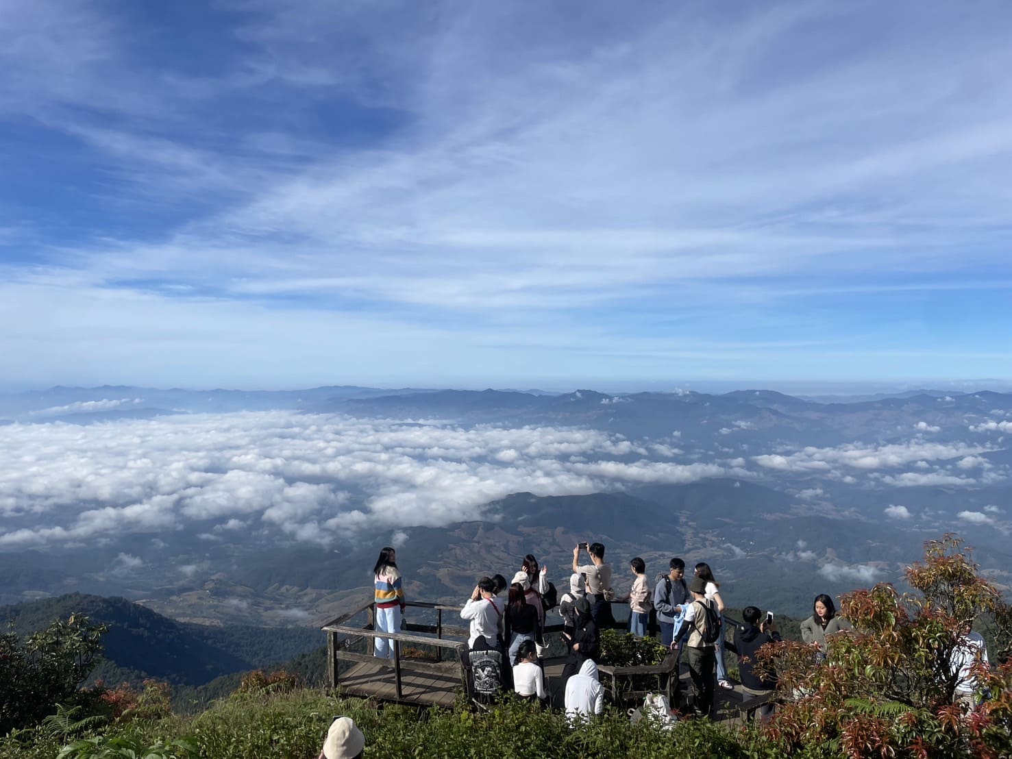 チェンマイトレッキングツアー：タイ最高峰ドイインタノンを満喫