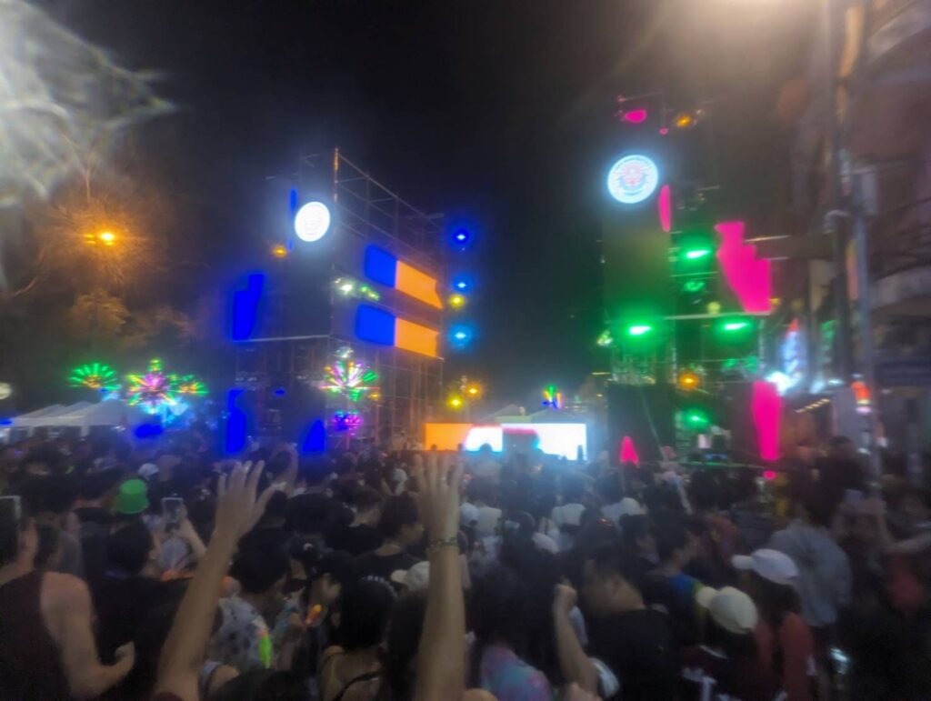 ターペー門前の音楽イベント