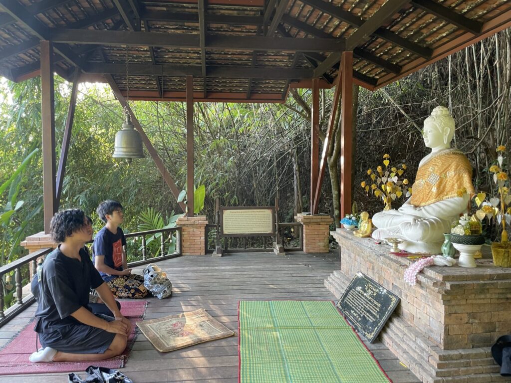 ワットパラート手前のお寺