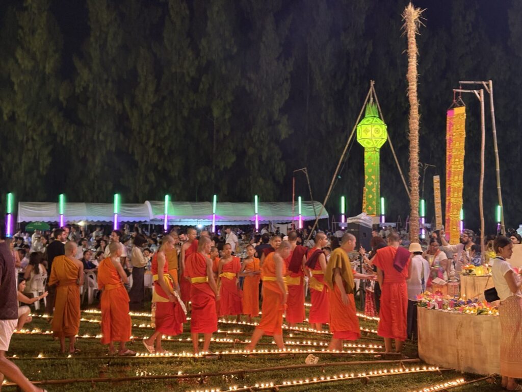 蠟燭に火をともす