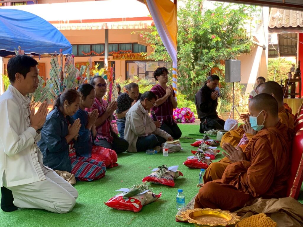 お坊さんへお参り